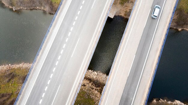 Concepto de transporte de vista aérea con puentes.