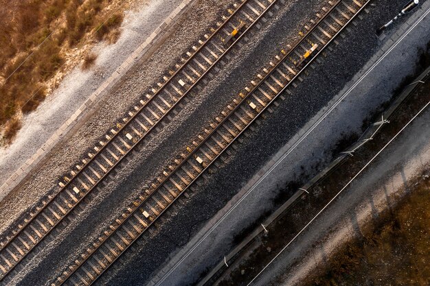 Concepto de transporte con vista superior de ferrocarriles.