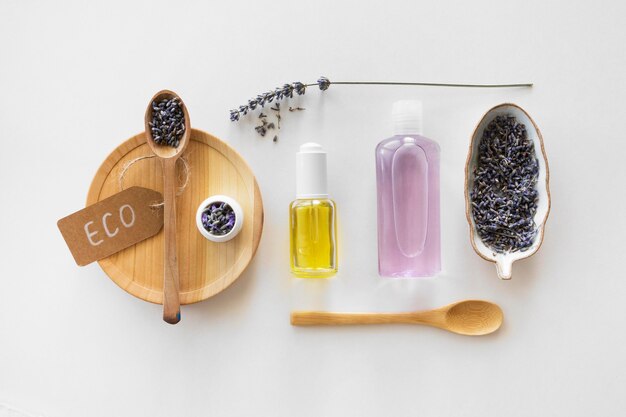 Concepto de tratamiento de spa de productos de lavanda ecológica