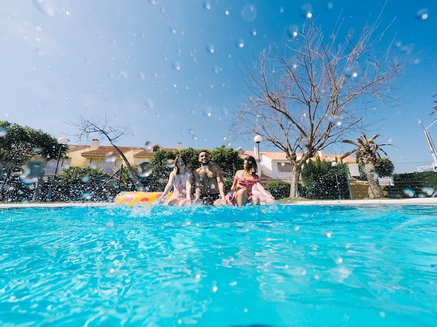 Concepto de verano y piscina