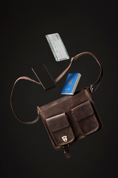 Foto gratuita concepto de viaje con bolso y pasaporte.