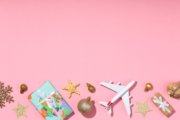 Concepto de viaje navideño con avión