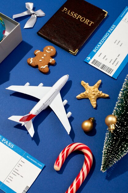 Concepto de viaje navideño con avión