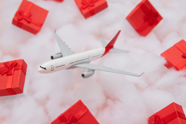 Concepto de viaje navideño con avión