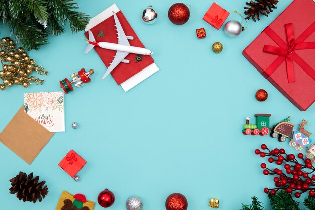 Concepto de viaje navideño con avión