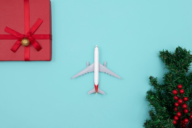 Foto gratuita concepto de viaje navideño con avión