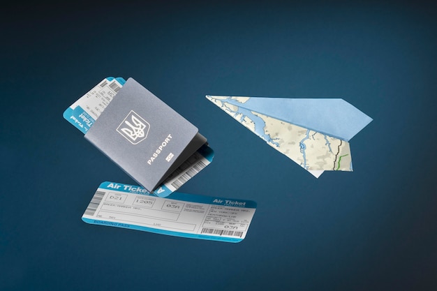 Concepto de viaje con pasaporte y billetes.