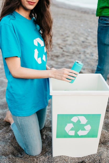 Foto gratuita concepto de voluntario y playa