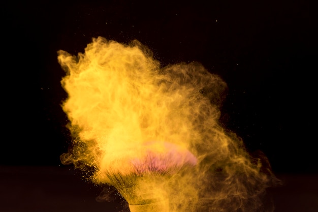 Foto gratuita congelar el movimiento de la nube de tinte de color