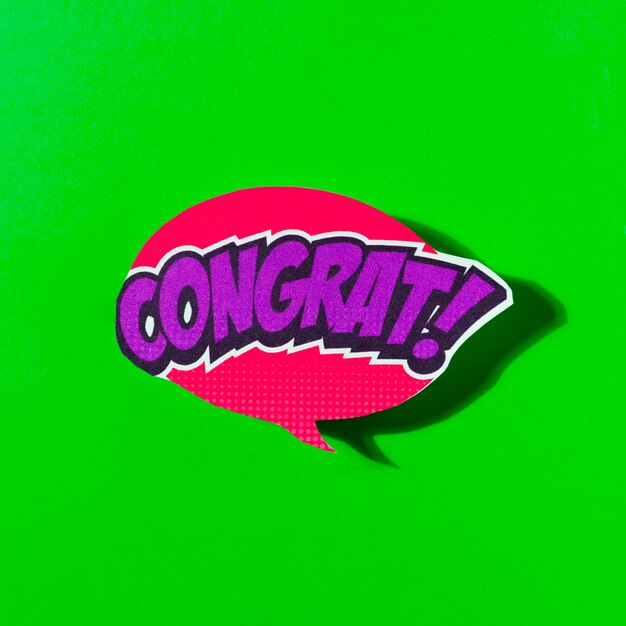 Congrats discurso burbuja estilo de arte pop explosión cómica sobre fondo verde