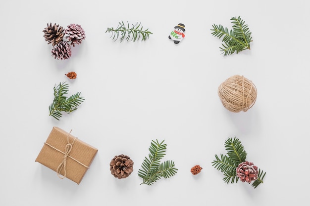 Conjunto de adornos navideños.