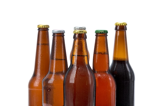 Conjunto de botellas de cerveza aislado