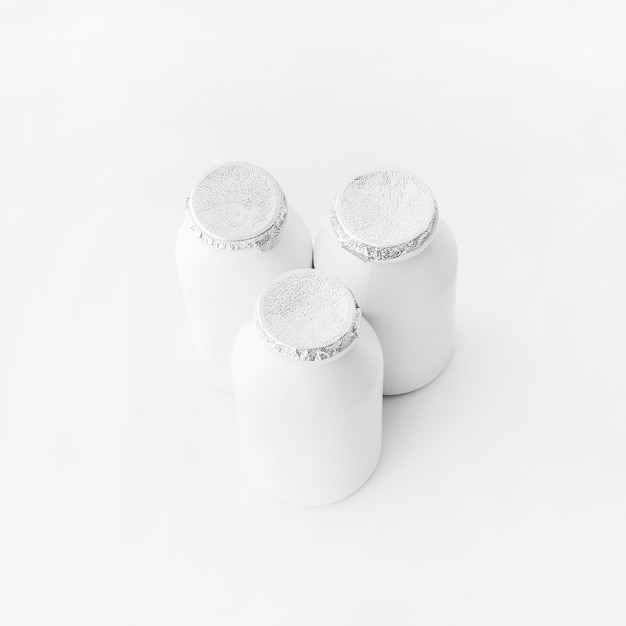 Conjunto de botellas de lácteos