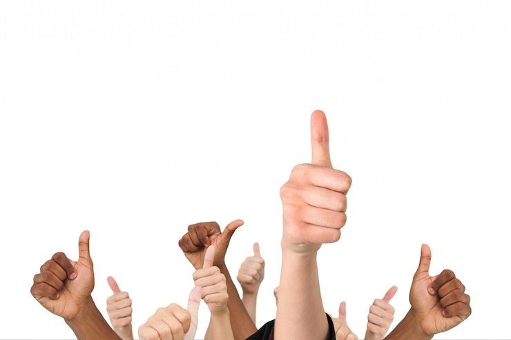 Foto gratuito conjunto de manos con el pulgar hacia arriba