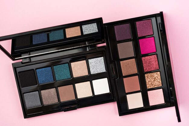 Conjunto de paletas de sombras de ojos lindas