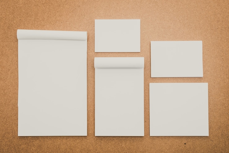 Foto gratuito conjunto de papelería en blanco