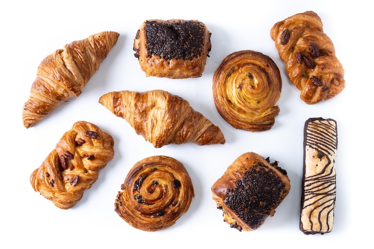 Foto gratuito conjunto de pasteles de panadería aislados sobre un fondo blanco