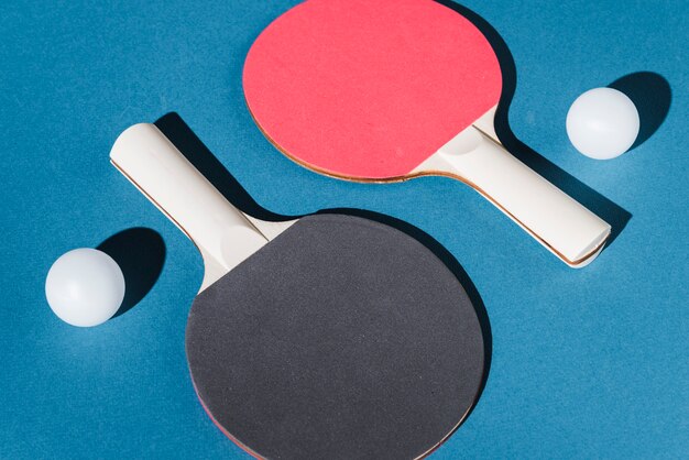 Conjunto de raquetas de tenis de mesa y pelotas