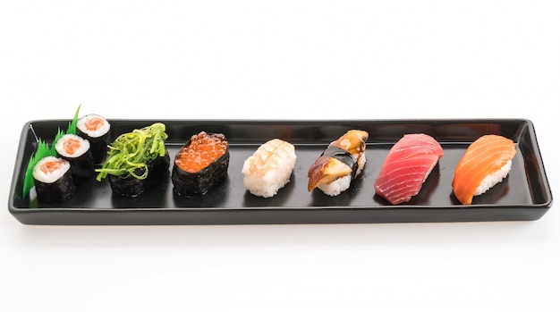 Conjunto de sushi mixto - comida japonesa