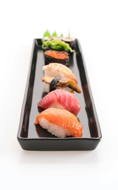 Conjunto de sushi mixto - comida japonesa