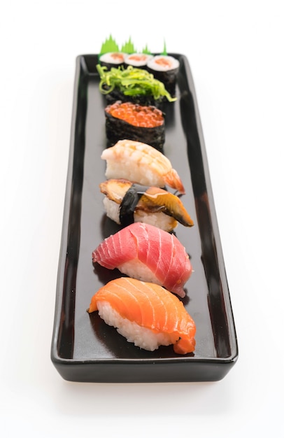 Conjunto de sushi mixto - comida japonesa