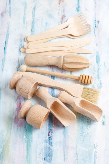 Foto gratuita conjunto de utensilios de cocina de madera, vista superior