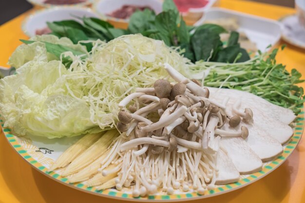 conjunto de verduras para sukiyaki