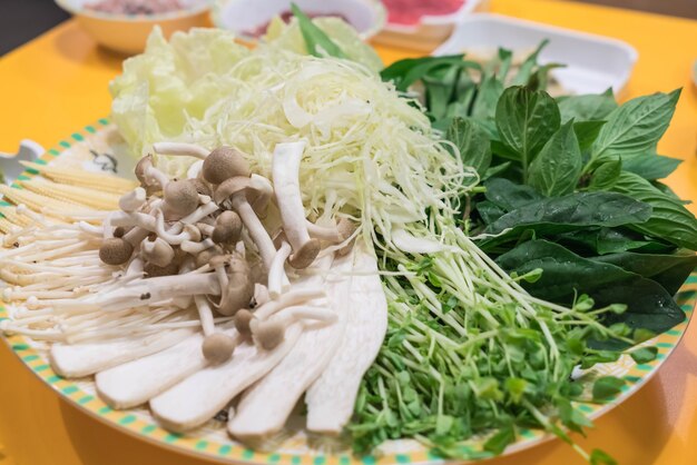 conjunto de verduras para sukiyaki