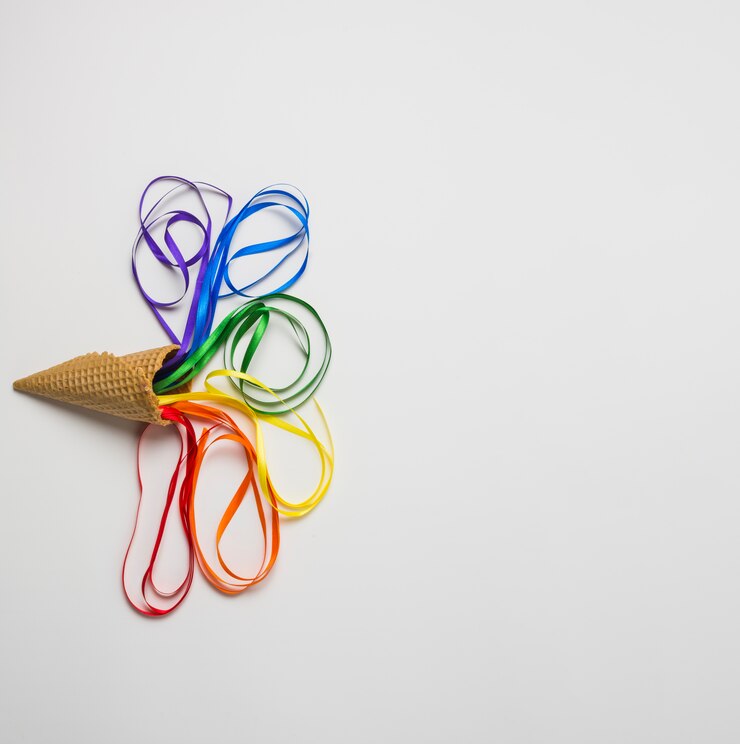 Foto gratuito cono de waffle cerca de mallas en colores lgbt