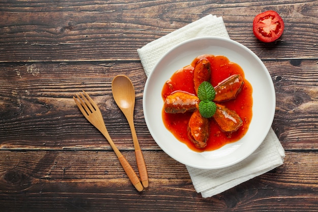 Conservas de pescado en sopa de tomate