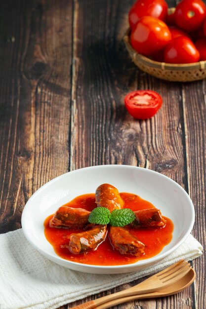 Conservas de pescado en sopa de tomate