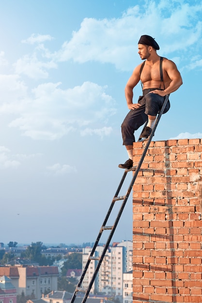 Constructor masculino en la construcción