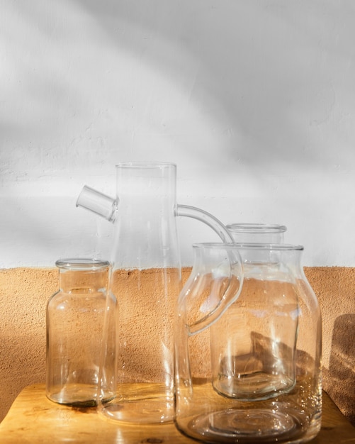 Foto gratuita contenedores de vidrio diferentes de cocina minimalista abstracta.
