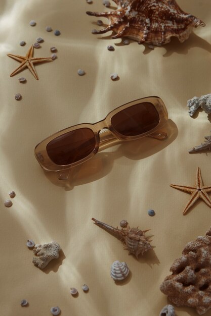 Cool gafas de sol bajo el agua bodegón