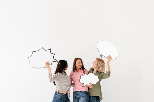 Copiar espacio amigas con burbuja de chat