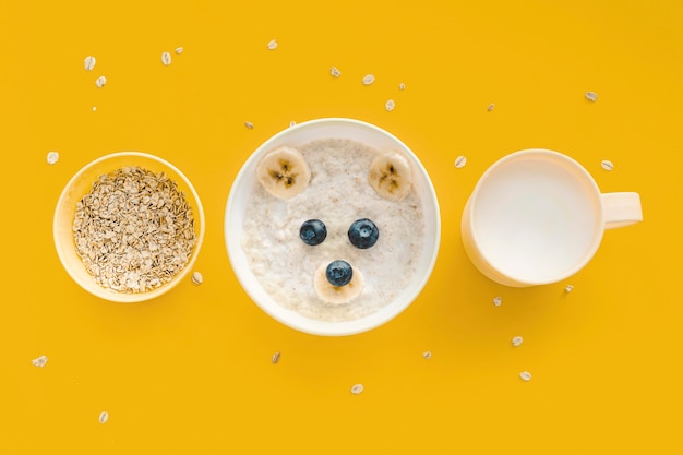 Foto gratuita copos de leche y avena