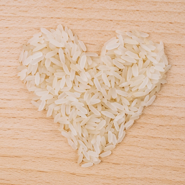 Foto gratuita corazón hecho de arroz