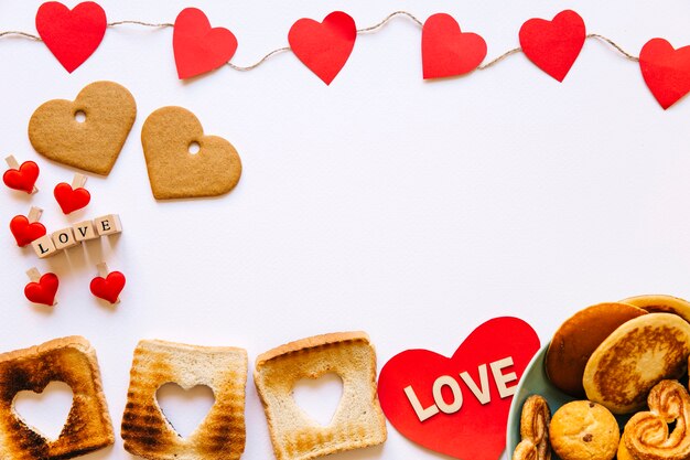 Foto gratuita corazones y comida del día de san valentín