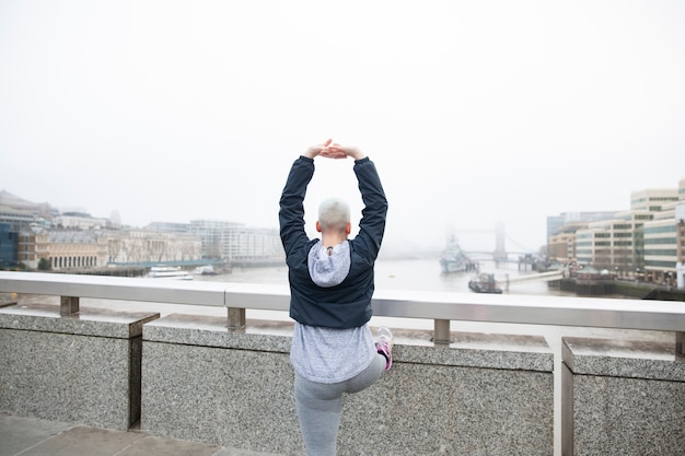 Foto gratuita corredor entrenando para maratón