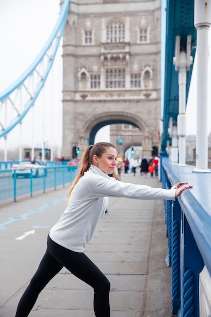 Foto gratuita corredor entrenando para maratón