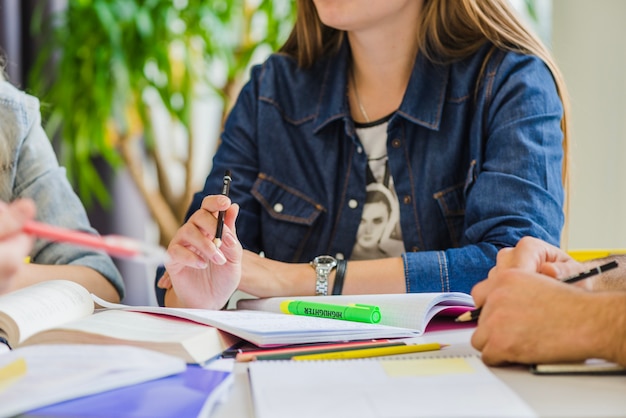 Cosechar a personas que estudian juntos