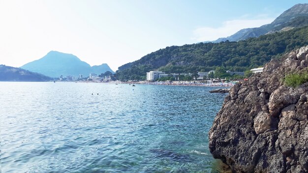 Foto gratuita costa del mar adriático en sutomore en montenegro