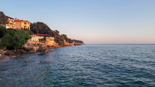 Costa del mar Adriático en Sutomore en Montenegro