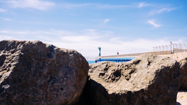 Foto gratuita costa del mar con un faro