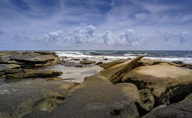 Costa de la playa de Shelley, Sunshine Coast, Australia