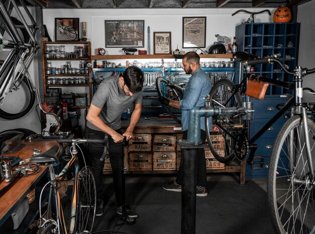 Creación de bicicletas en taller