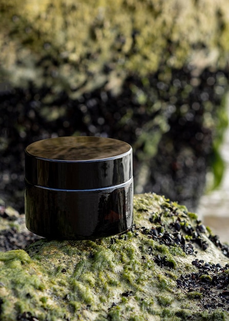 Crema facial con arreglo de rocas