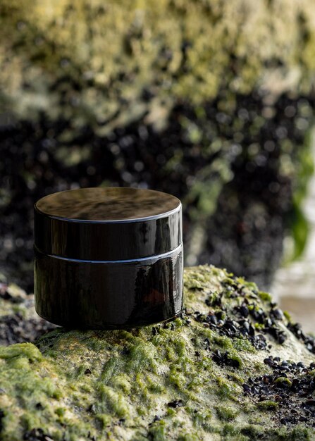 Crema facial con arreglo de rocas