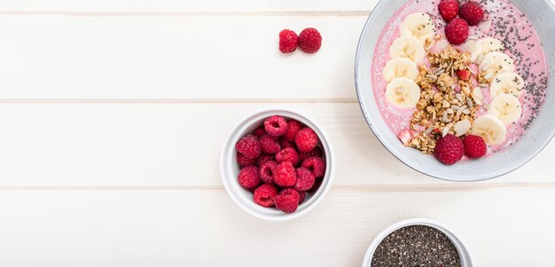 Crema de frutas con frambuesa y plátano.