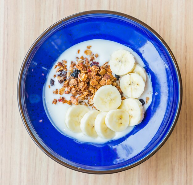 crema de yogur del desayuno muesli dulce